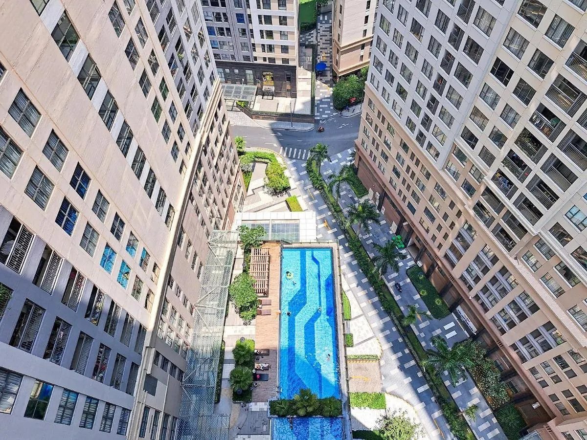 April Apartment location